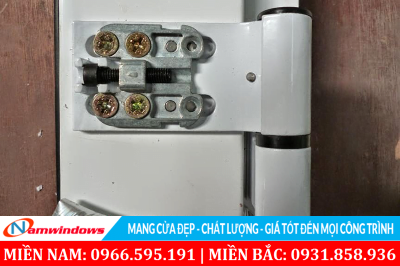 Bắn vít giữ bản lề 3D trên cánh