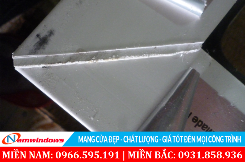 Cửa kém chất lượng vì tay nghề kém và thi công ẩu