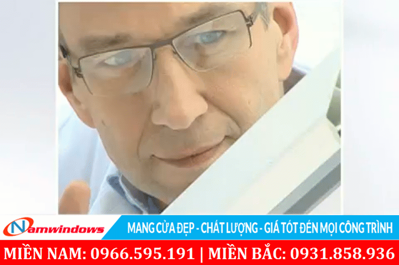 Kiểm tra độ bóng của thanh nhựa uPVC