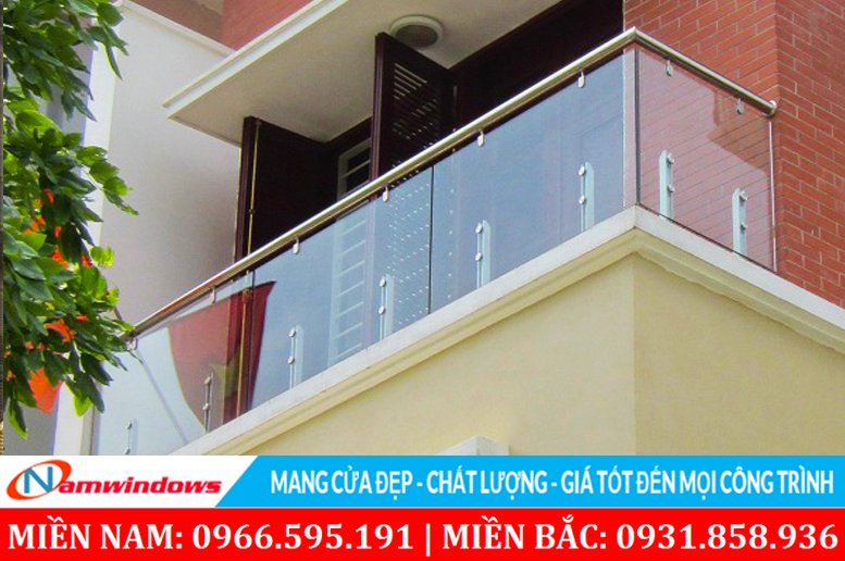 Lan can ban công kính cường lực dạng trụ ngắn