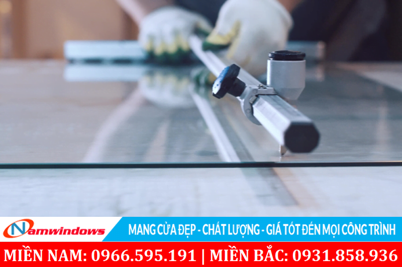 Cắt kính cường lực theo yêu cầu