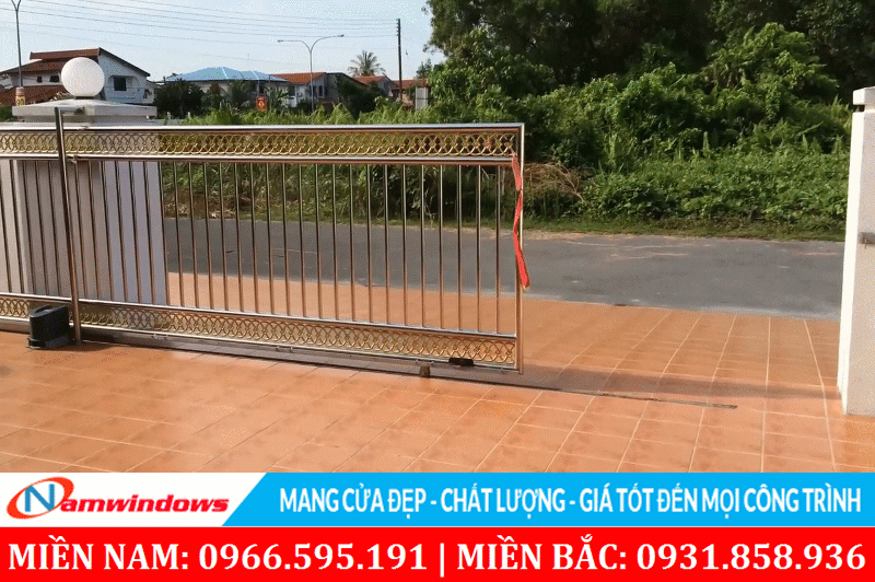 Một loại cửa cổng có ray dưới