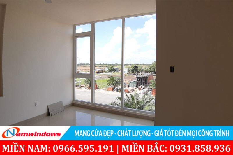 Mẫu 54: Cửa sổ hất và vách kính mặt tiền