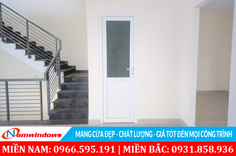 Mẫu 22: Mẫu cưa đi phòng vệ sinh dưới pano trên kính