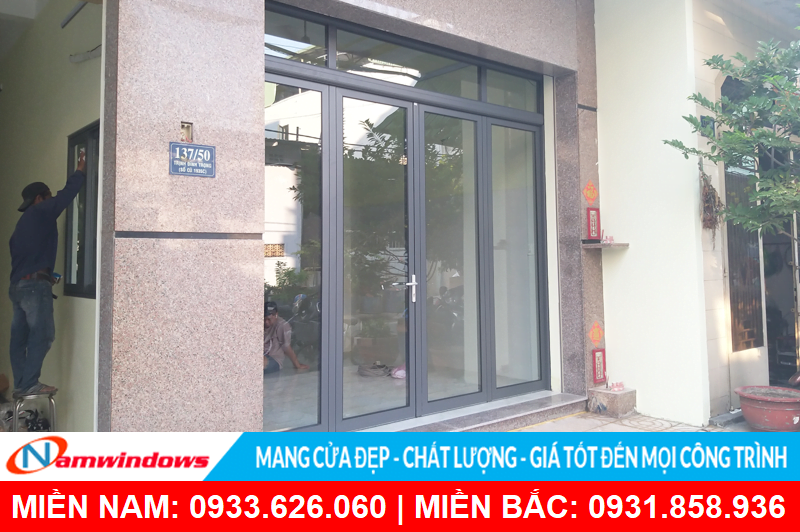 Cửa đi 4 cánh xingfa màu xám ghi