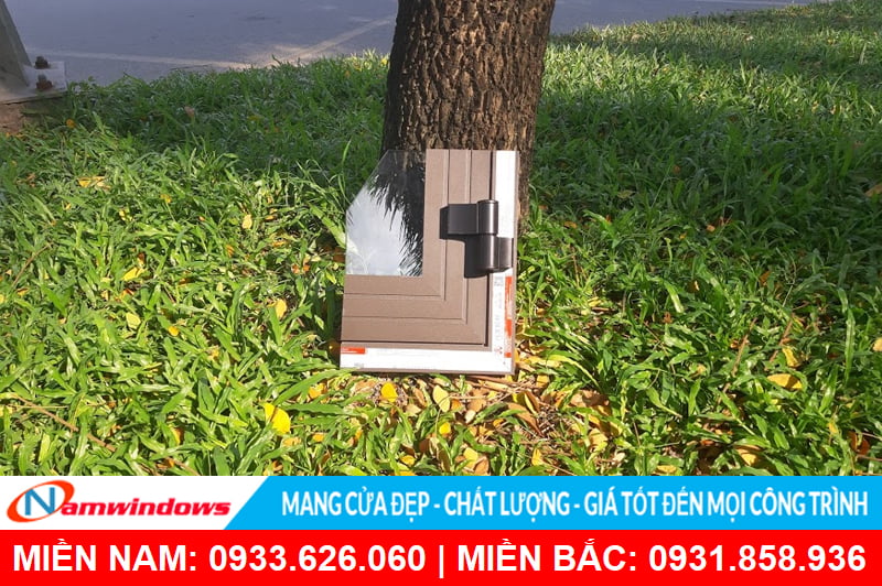 Mẫu cửa nhôm xingfa màu nâu cafe