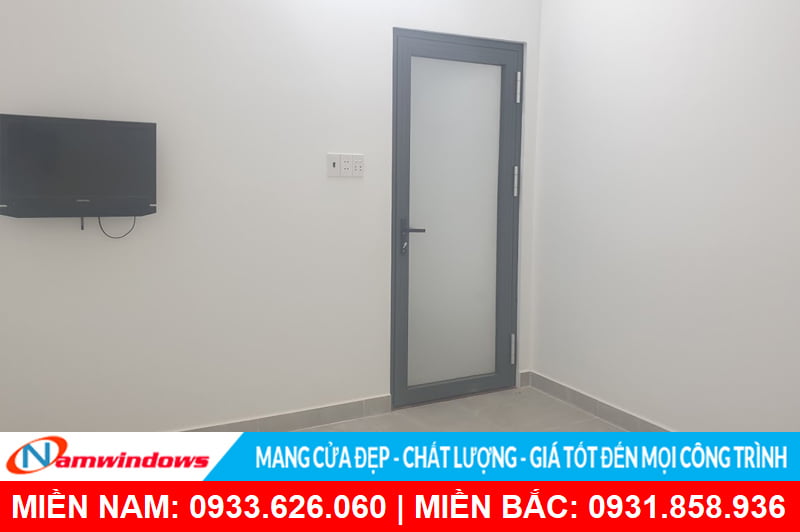 Cửa đi 1 cánh nhôm xingfa + bản lề HMA