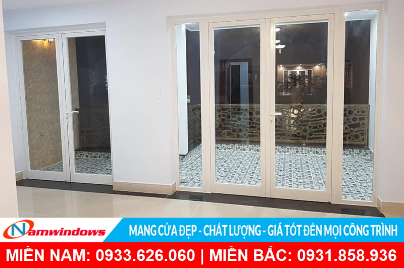 Cửa đi 2 cánh mở quay nhôm xingfa đẹp