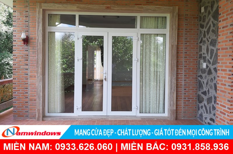 Cửa nhựa lõi thép 2 cánh kết hợp vách Namwindows thi công