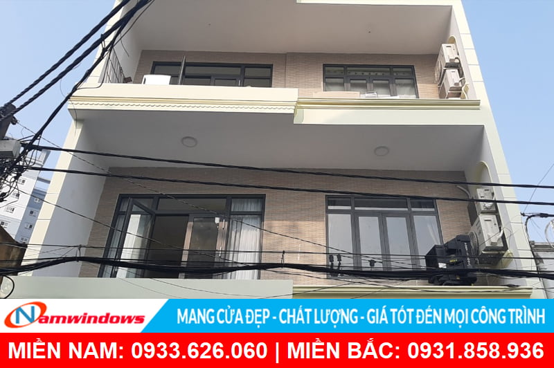 Cửa nhôm kính ban công