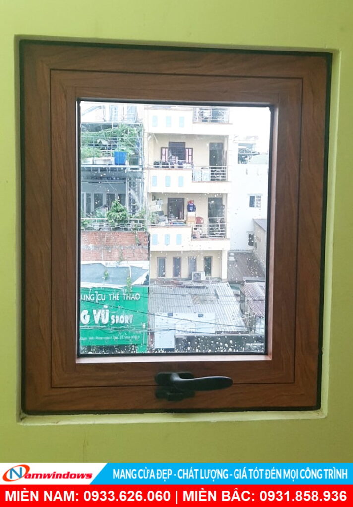 Cửa sổ mở hất nhà vệ sinh