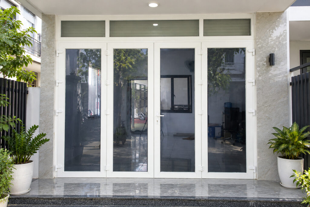 Cửa đi 4 cánh nhựa lõi thép mở quay