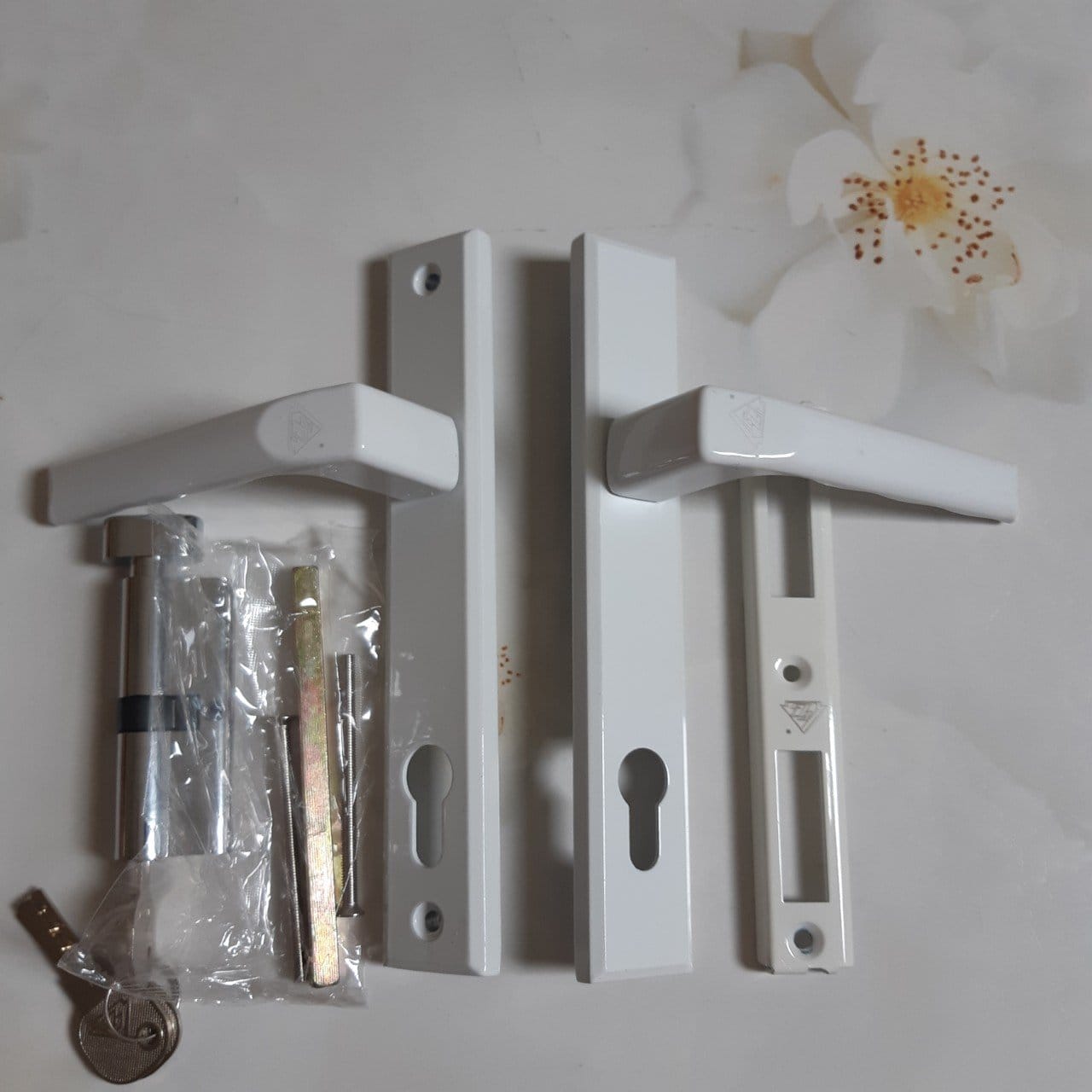 Bộ khóa đơn điểm GQ loại 2 tay vuông (hàng phổ thông) - Ảnh 2