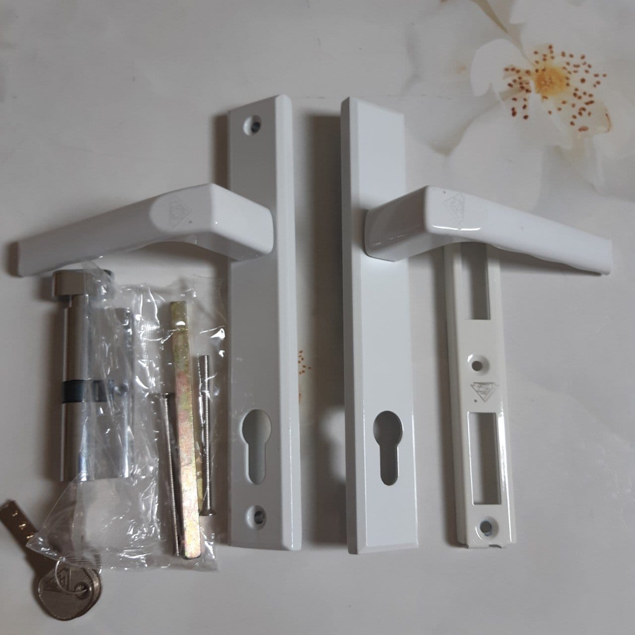 Bộ khóa đơn điểm GQ loại 2 tay vuông (hàng phổ thông) - Ảnh 4