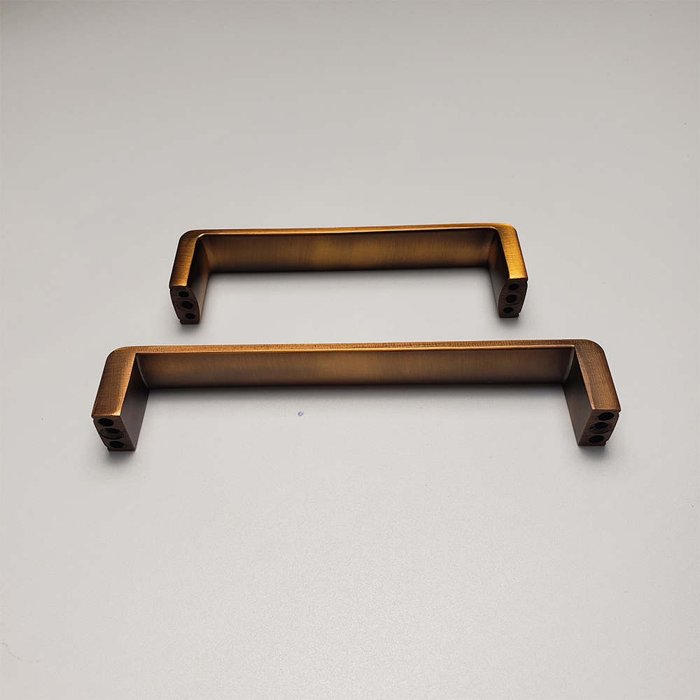 Tay nắm tủ hợp kim TN051