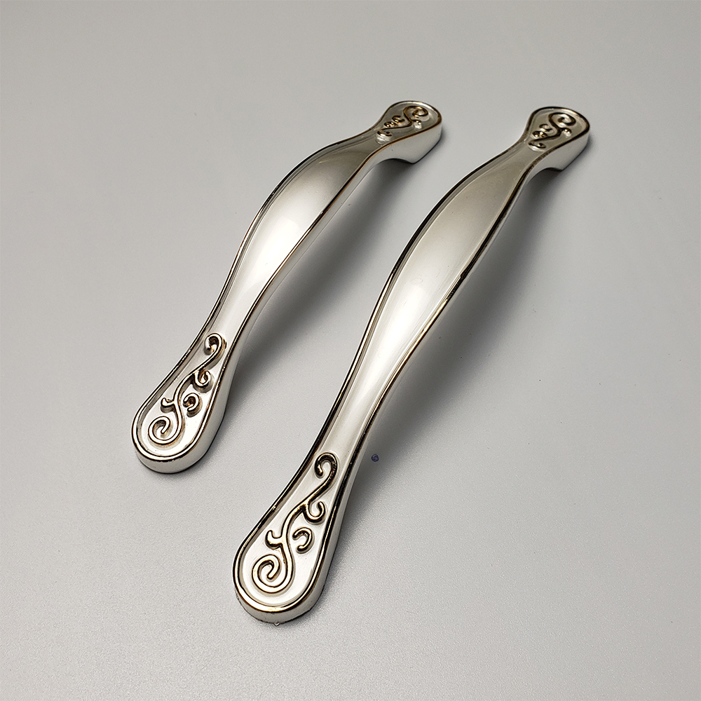 Tay nắm tủ hợp kim TN055