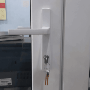 Bộ khóa cửa nhựa window đa điểm GQ LG10290 lẫy gà thân liền